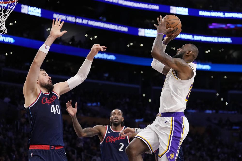 竞技赛场的 竞技赛场的