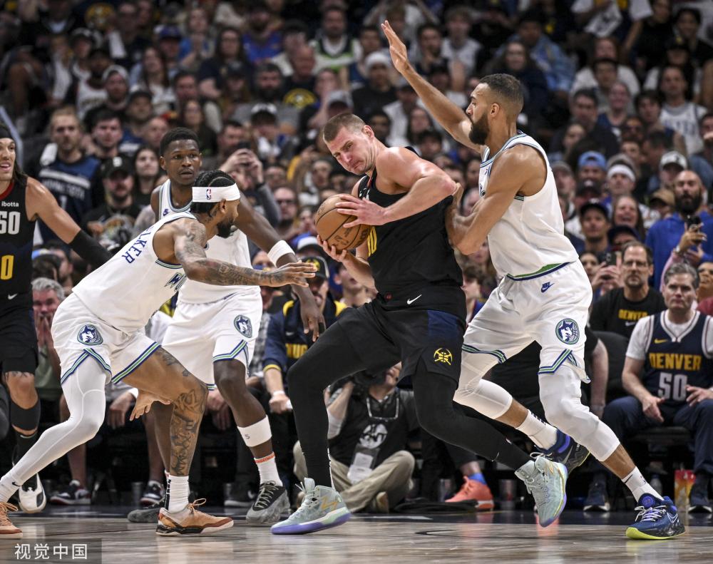 与弗赖堡的 与弗赖堡的